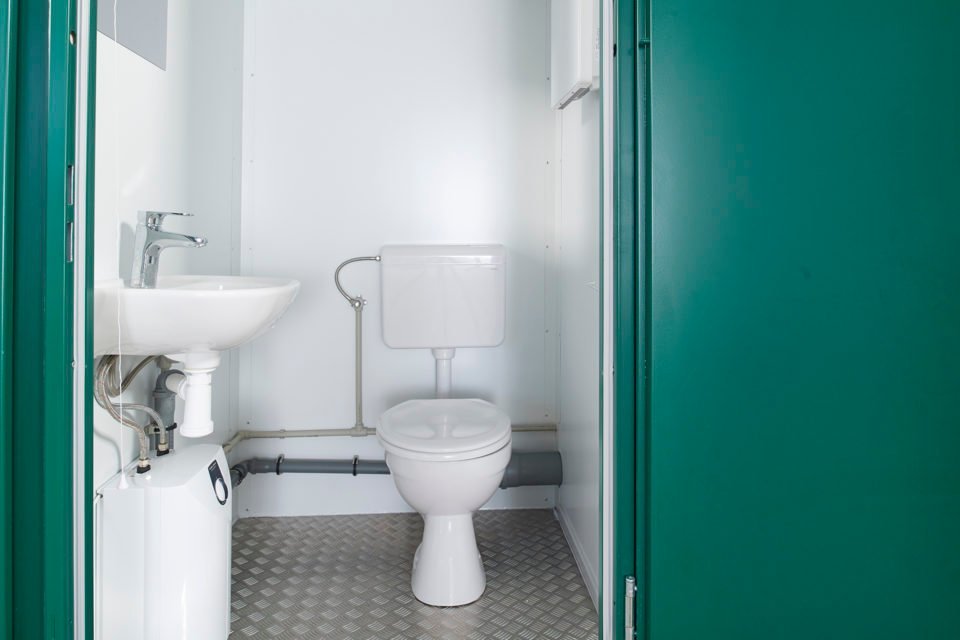 8ft x 5ft Double Mains Toilet – Green, Steel Construction, Insulated - Image 2