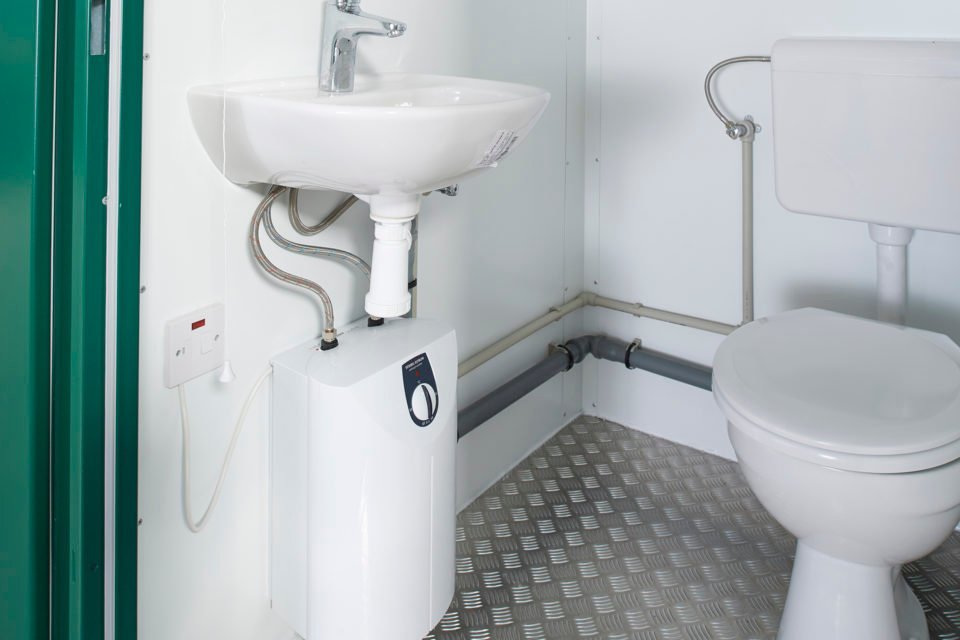 8ft x 5ft Double Mains Toilet – Green, Steel Construction, Insulated - Image 3