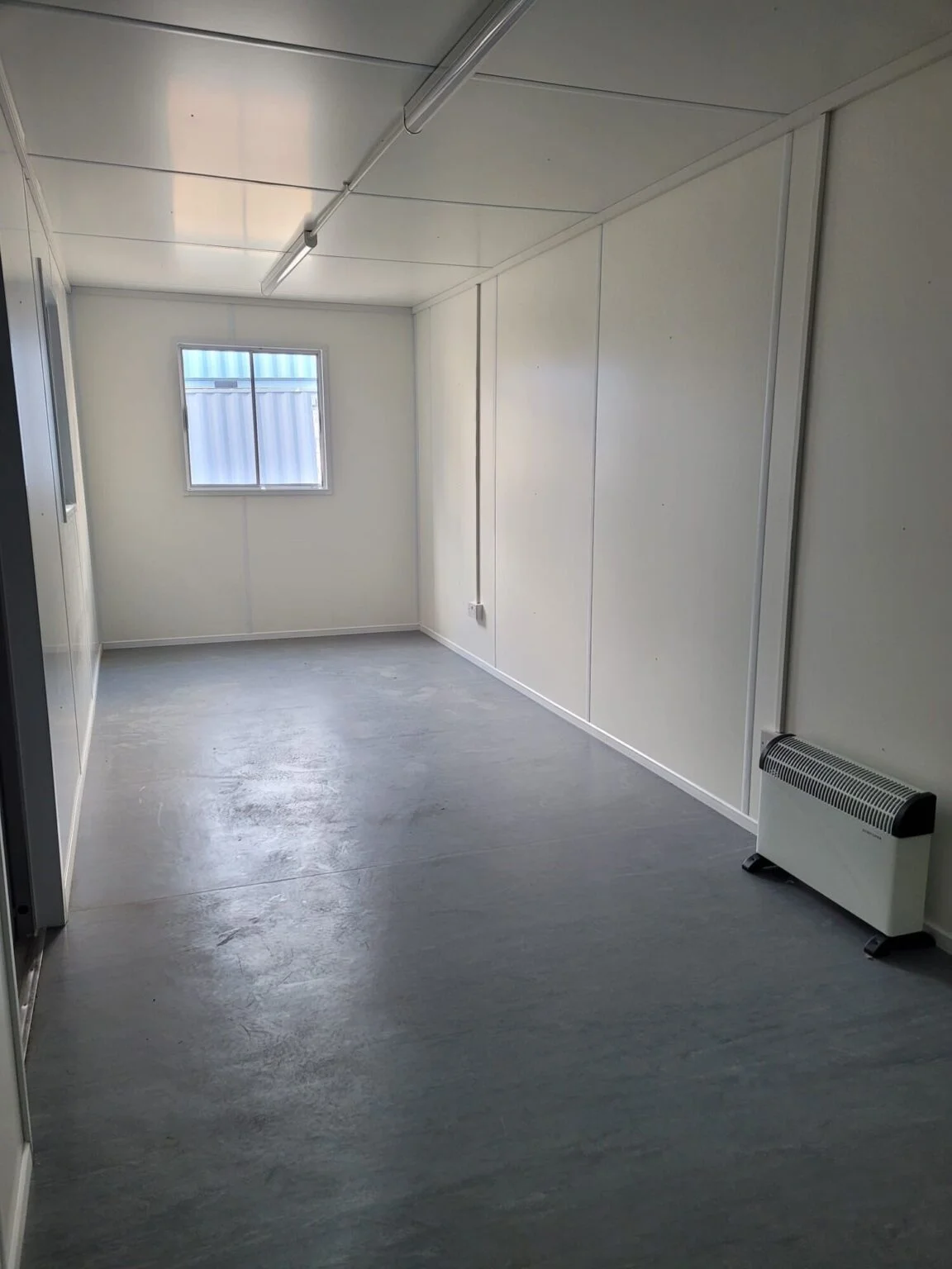 30 ft Office Container – Insulated with Melamine Interior, Vinyl Flooring, and Electrical Package - Image 4