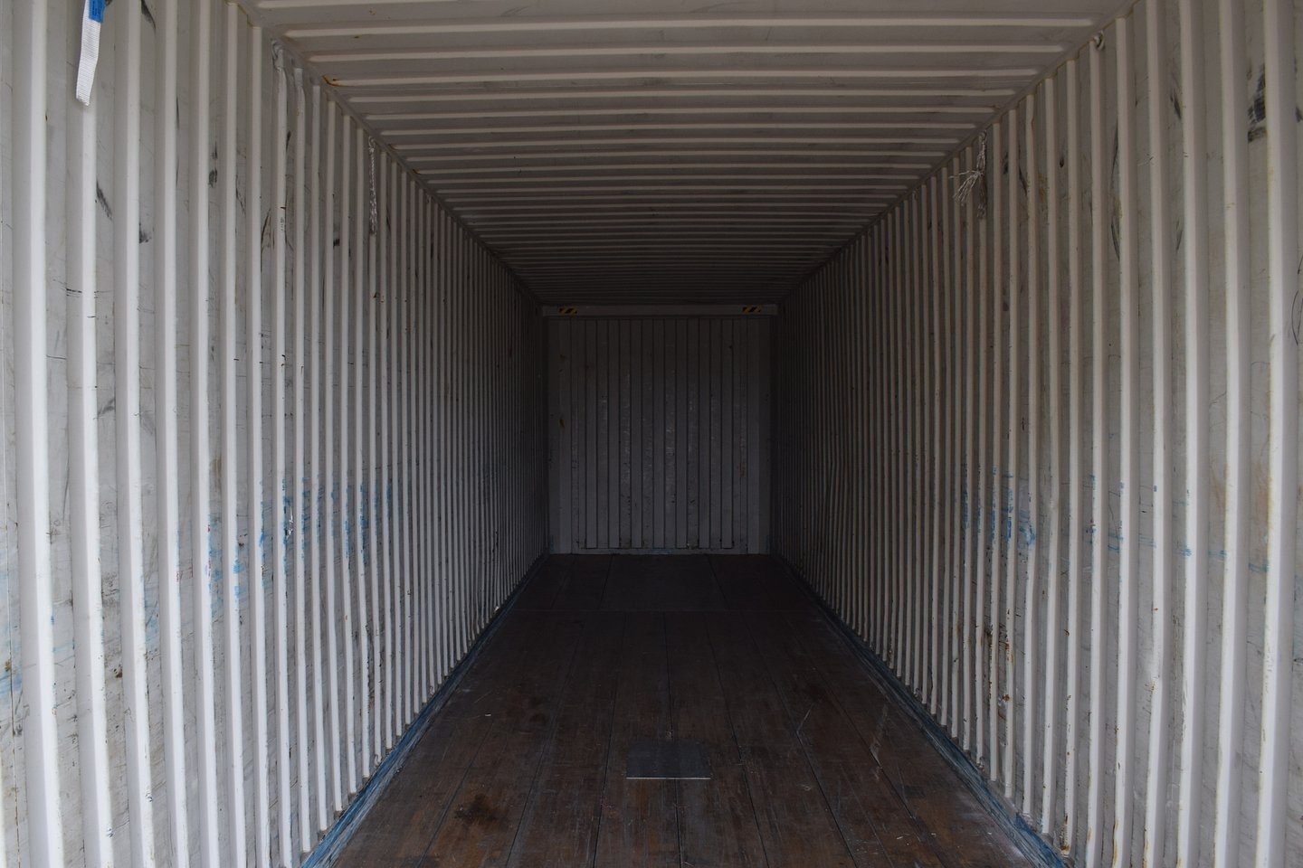45 ft High Cube Shipping Container – 37.4 cbm Capacity - Image 3